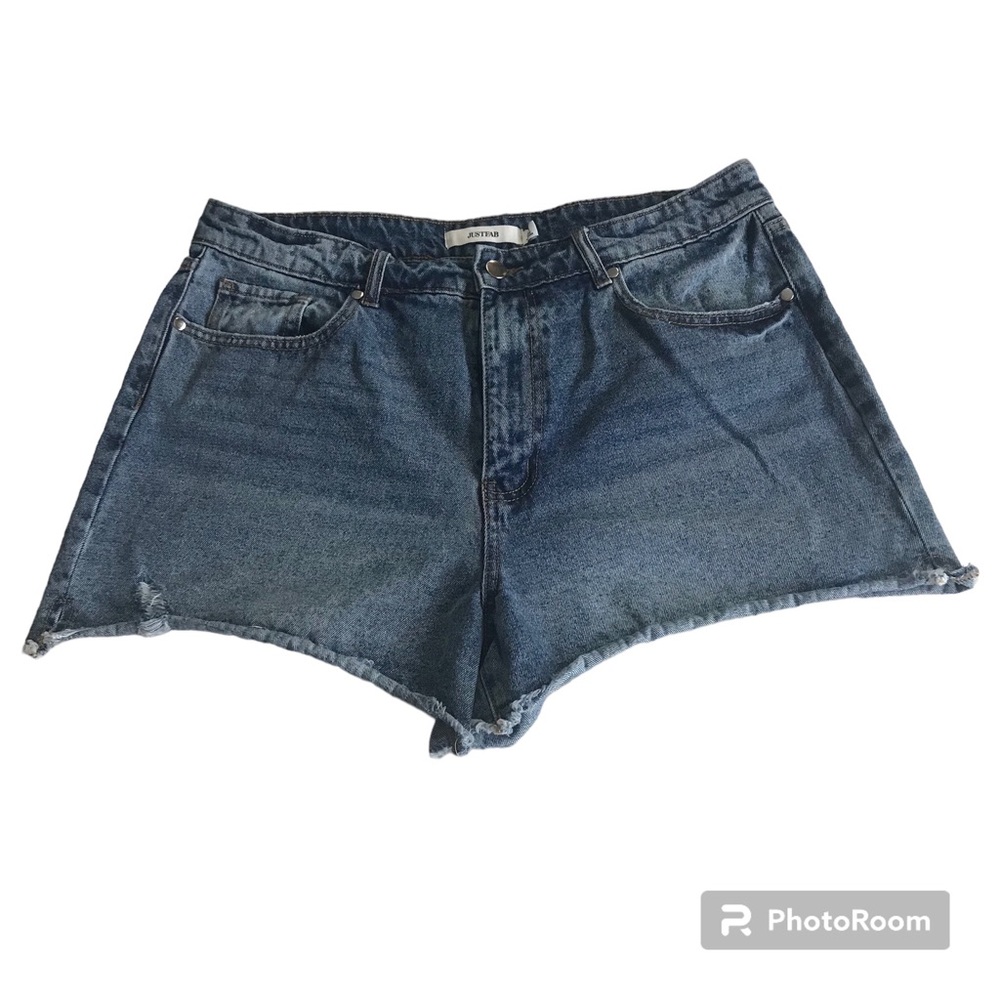 JustFab Blue Jeans Shorts Women’s Size 34 High Rise 5 pockets design Pre owned